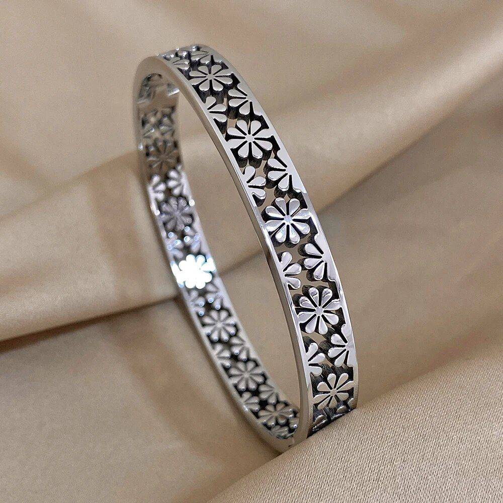 Chic Hollow Daisy Stainless Steel Bangle - Gold-Plated Geometric Bracelet for Women Fashion Accessories Metal Color: D2695277B-002 